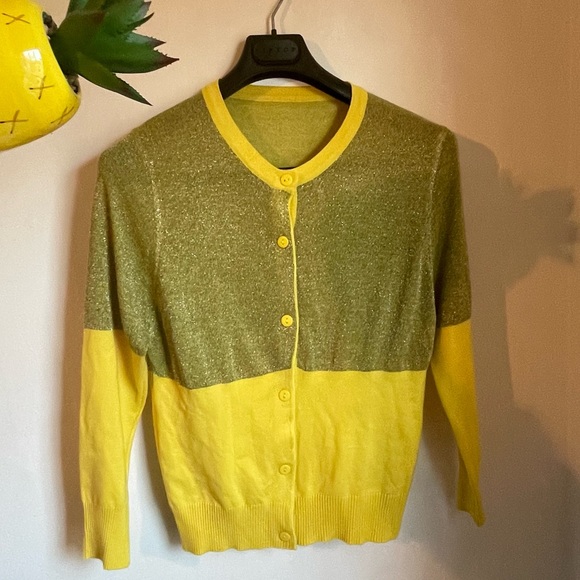 Small/Medium Unique Long sleeve Button up Measurements are in pictures - Picture 6 of 8